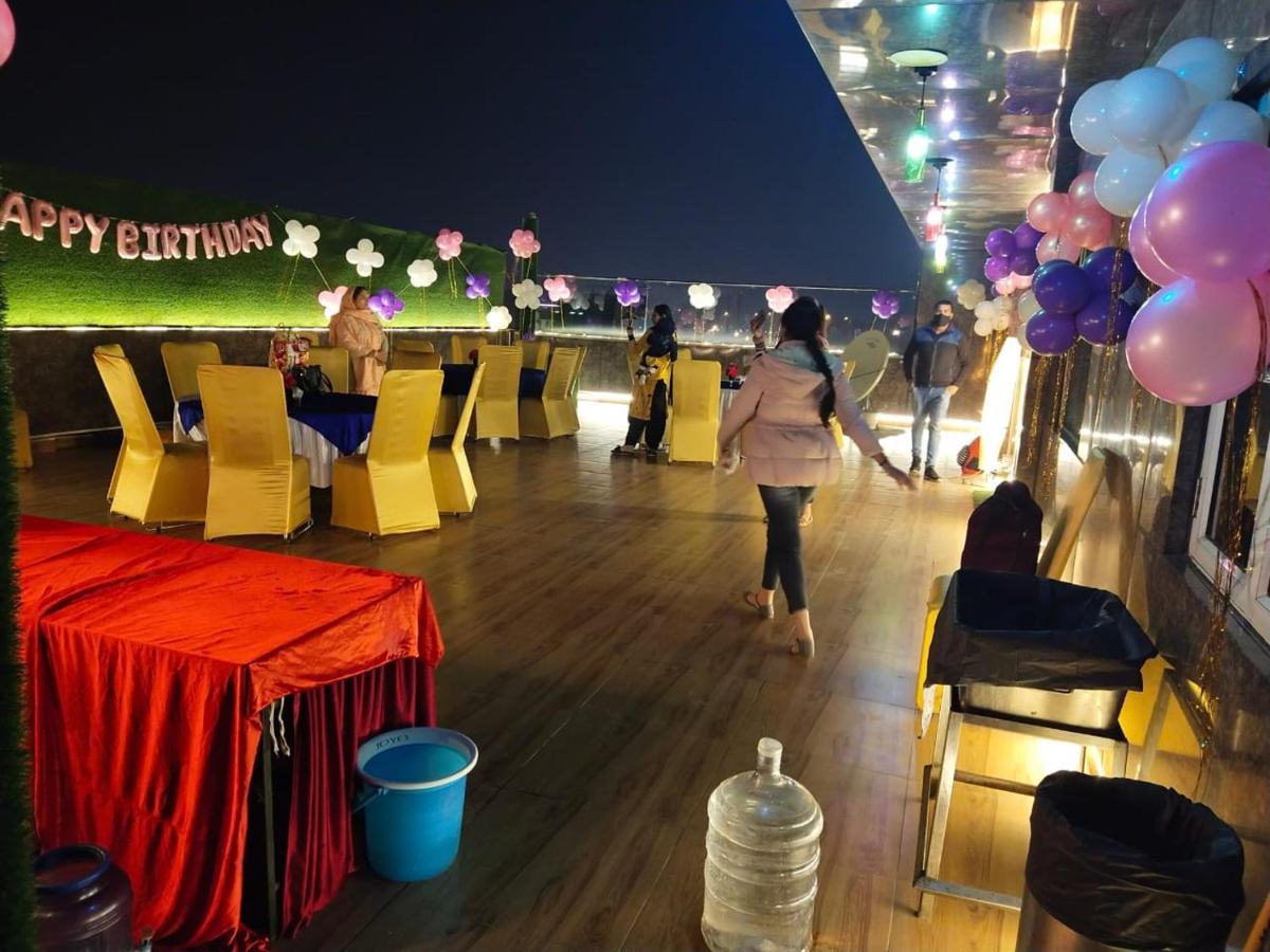 Hotel Wti Airport Grand Delhi Нью-Дели Экстерьер фото
