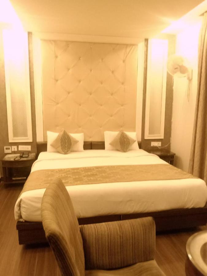 Hotel Wti Airport Grand Delhi Нью-Дели Экстерьер фото