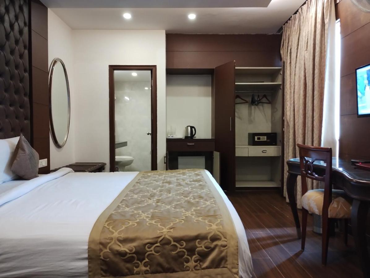 Hotel Wti Airport Grand Delhi Нью-Дели Экстерьер фото