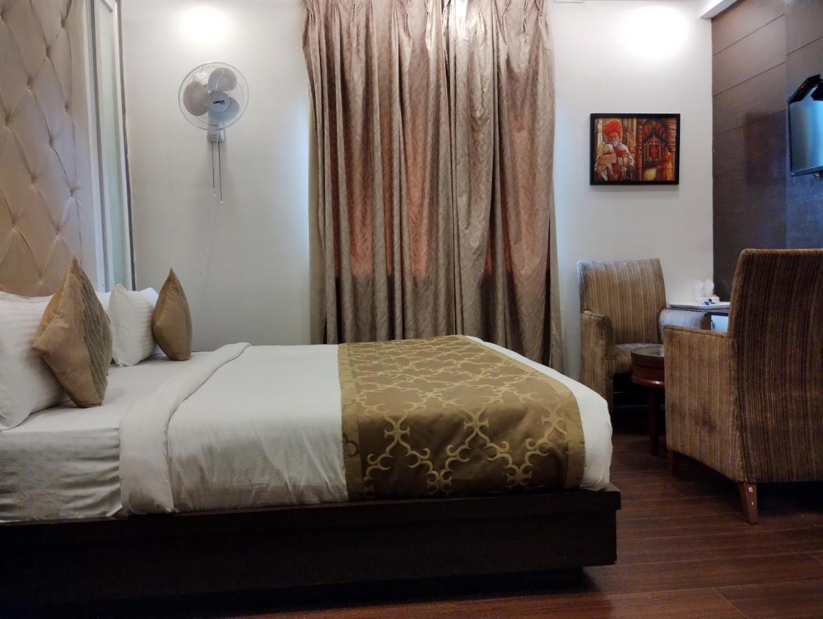 Hotel Wti Airport Grand Delhi Нью-Дели Экстерьер фото