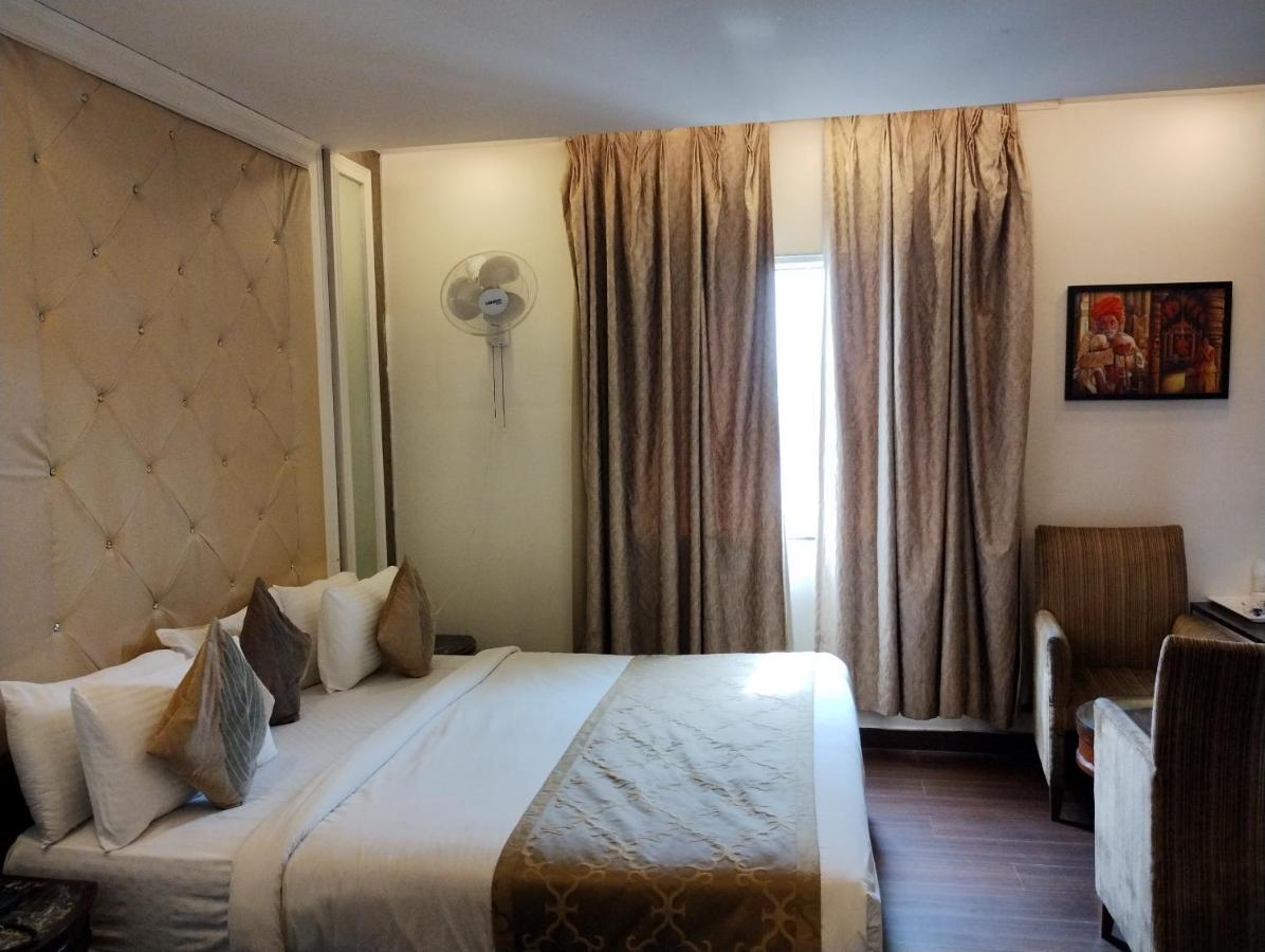 Hotel Wti Airport Grand Delhi Нью-Дели Экстерьер фото