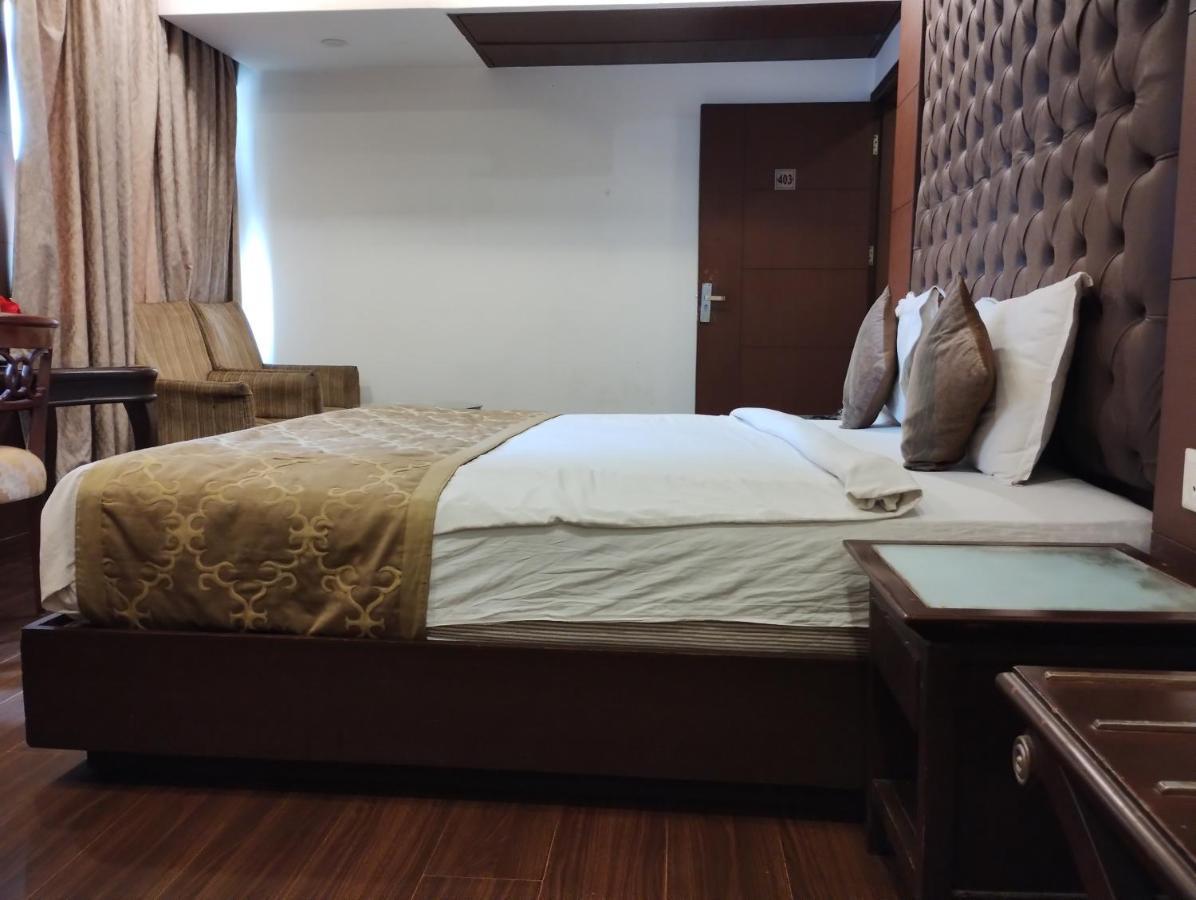 Hotel Wti Airport Grand Delhi Нью-Дели Экстерьер фото