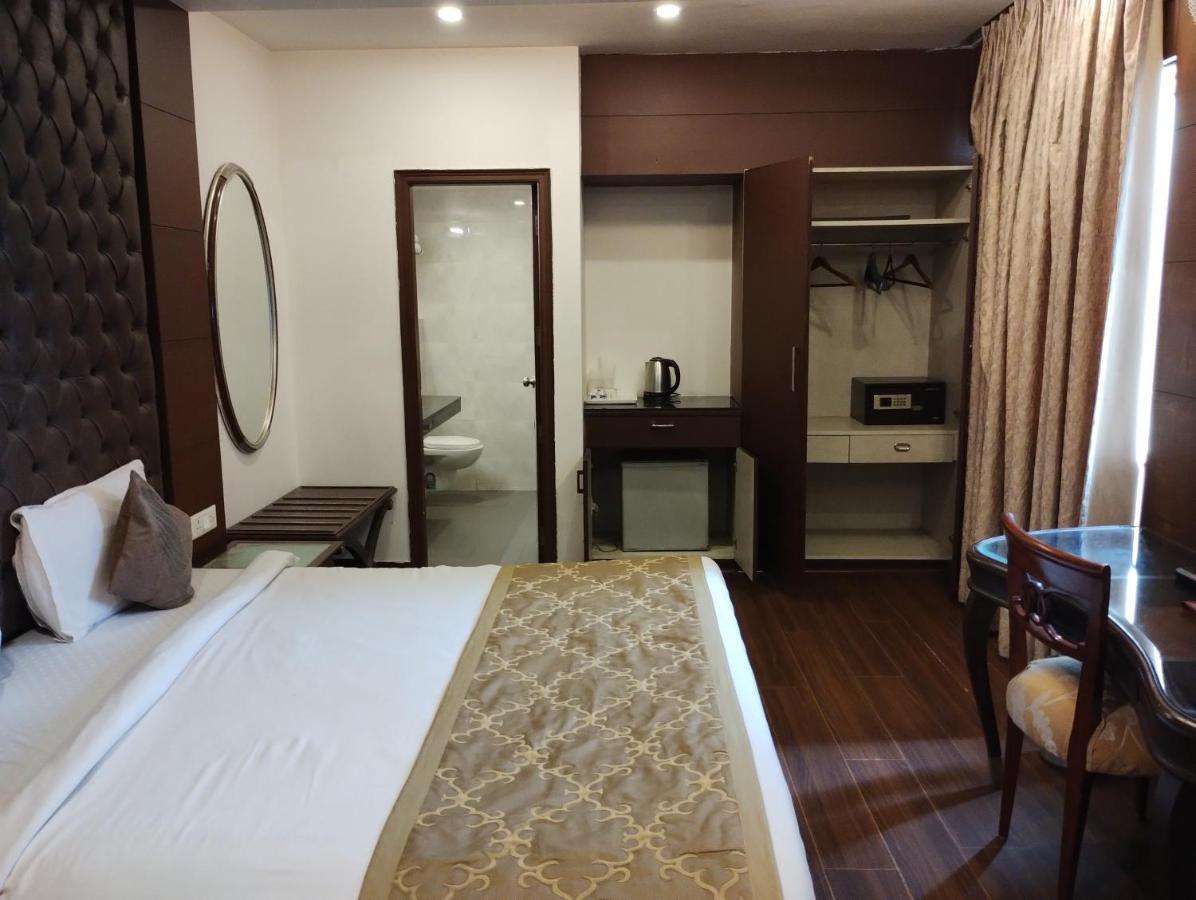 Hotel Wti Airport Grand Delhi Нью-Дели Экстерьер фото