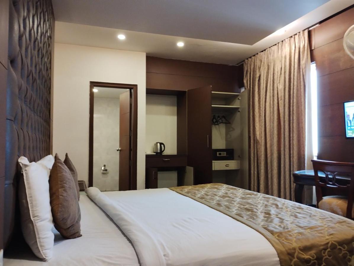 Hotel Wti Airport Grand Delhi Нью-Дели Экстерьер фото
