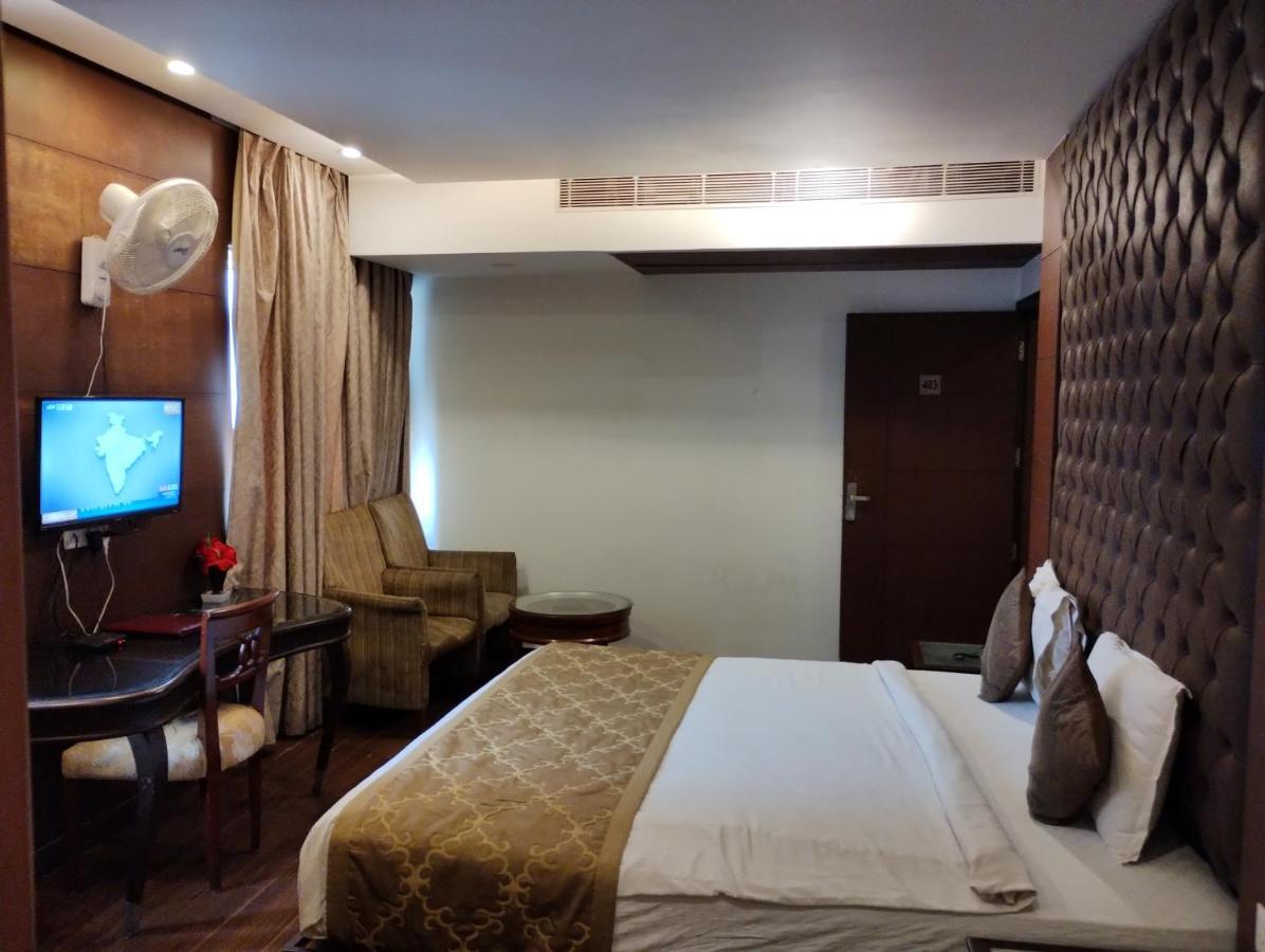 Hotel Wti Airport Grand Delhi Нью-Дели Экстерьер фото
