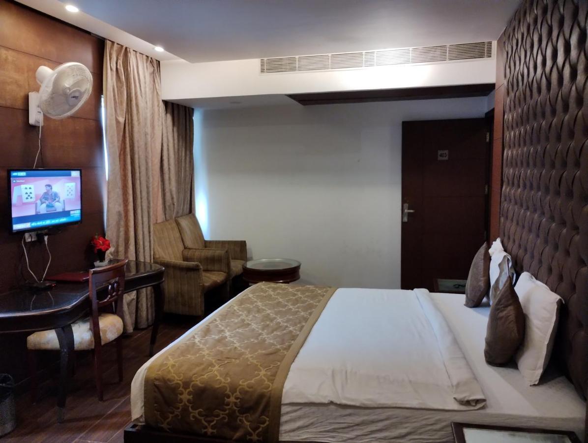 Hotel Wti Airport Grand Delhi Нью-Дели Экстерьер фото