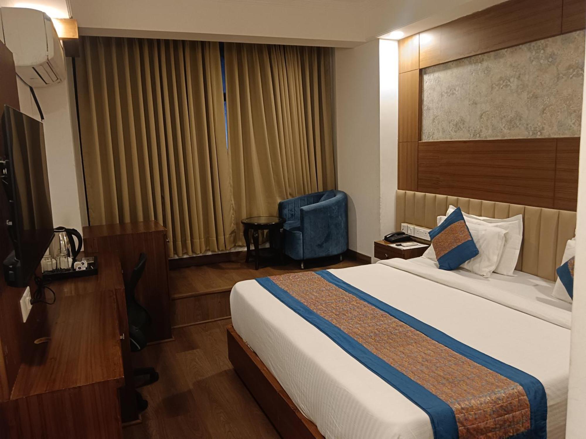 Hotel Wti Airport Grand Delhi Нью-Дели Экстерьер фото