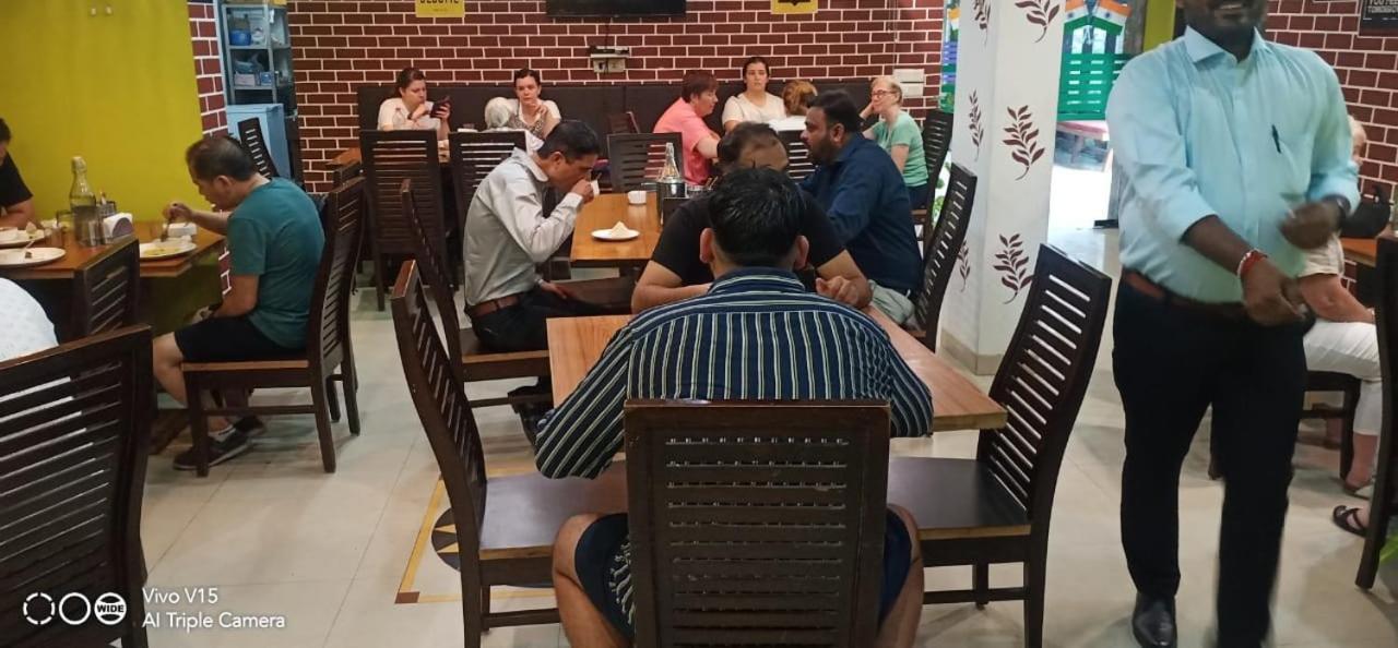 Hotel Wti Airport Grand Delhi Нью-Дели Экстерьер фото