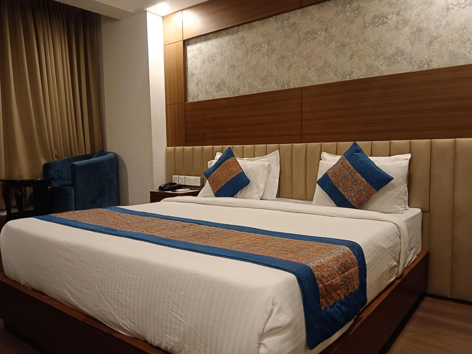 Hotel Wti Airport Grand Delhi Нью-Дели Экстерьер фото