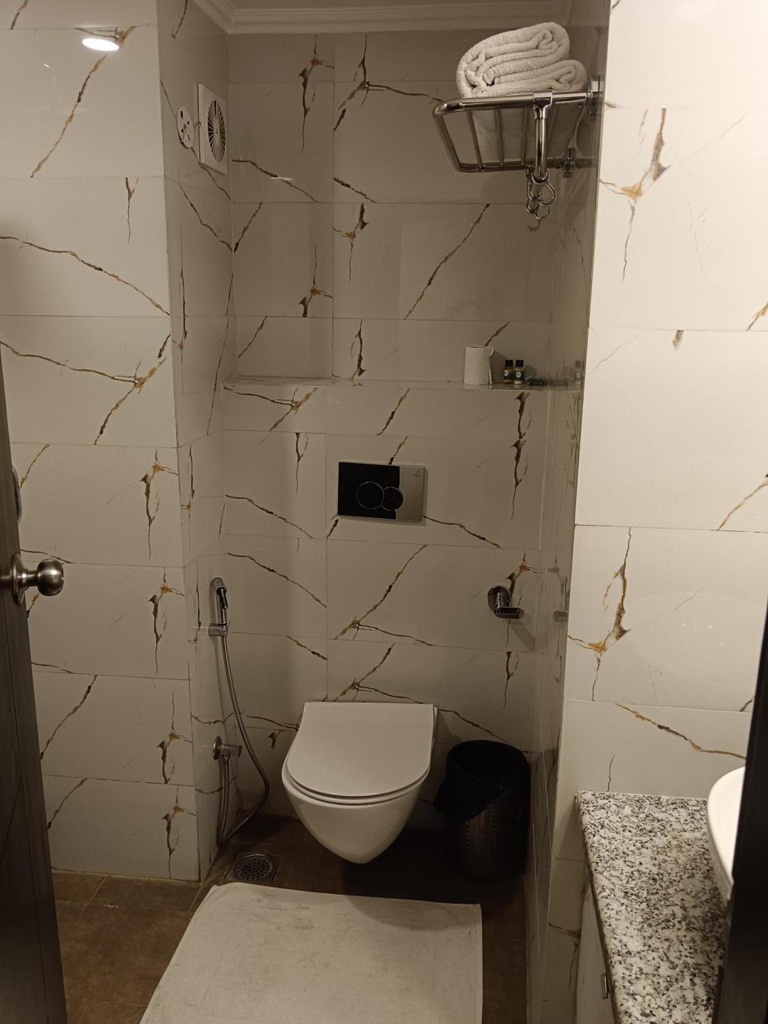 Hotel Wti Airport Grand Delhi Нью-Дели Экстерьер фото