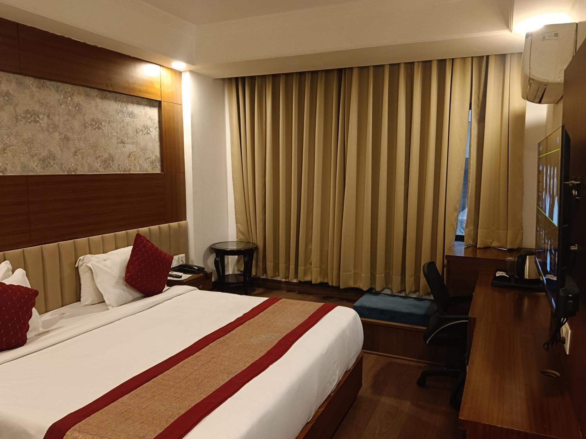 Hotel Wti Airport Grand Delhi Нью-Дели Экстерьер фото