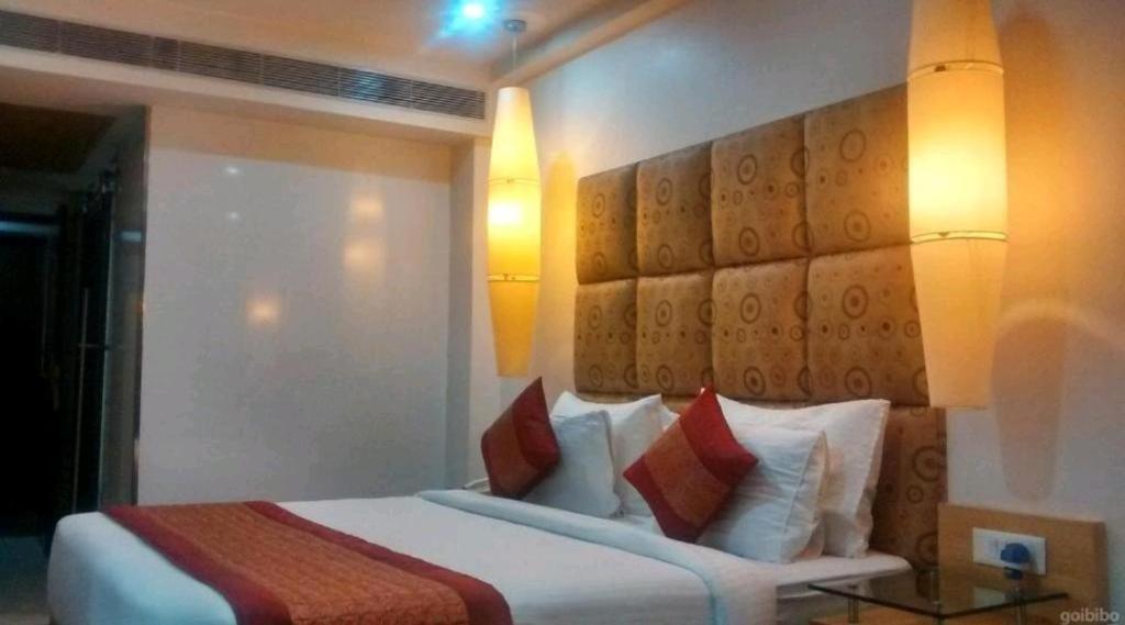 Hotel Wti Airport Grand Delhi Нью-Дели Экстерьер фото