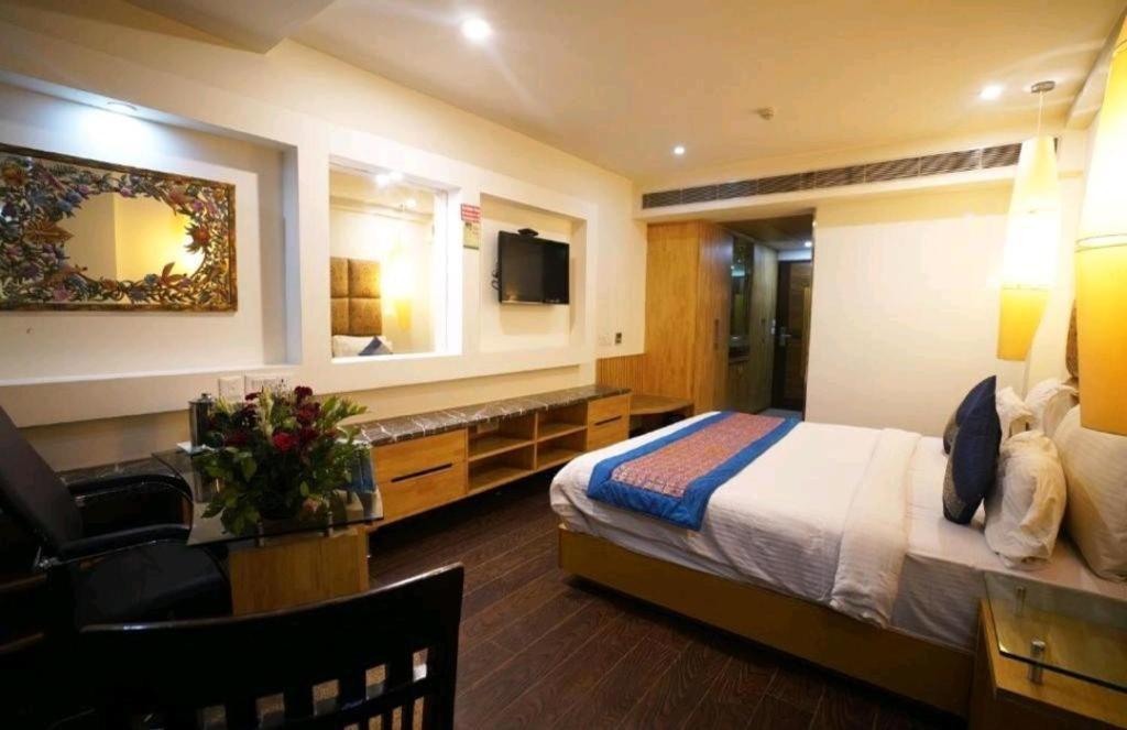 Hotel Wti Airport Grand Delhi Нью-Дели Экстерьер фото