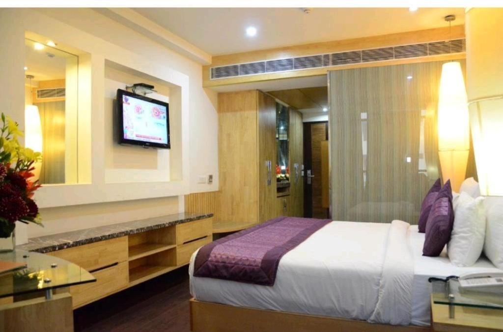 Hotel Wti Airport Grand Delhi Нью-Дели Экстерьер фото