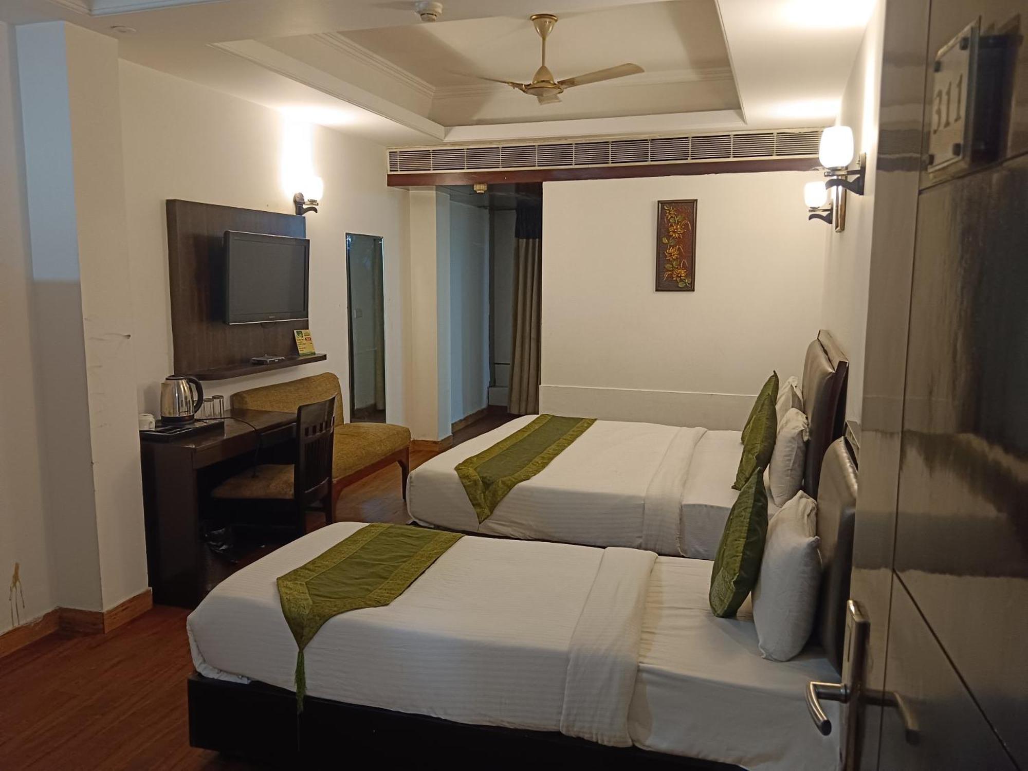 Hotel Wti Airport Grand Delhi Нью-Дели Экстерьер фото