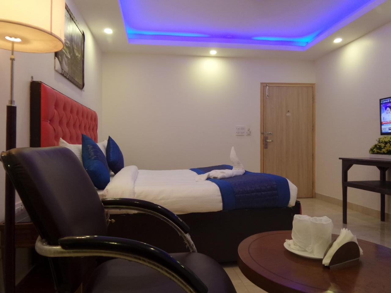 Hotel Wti Airport Grand Delhi Нью-Дели Экстерьер фото