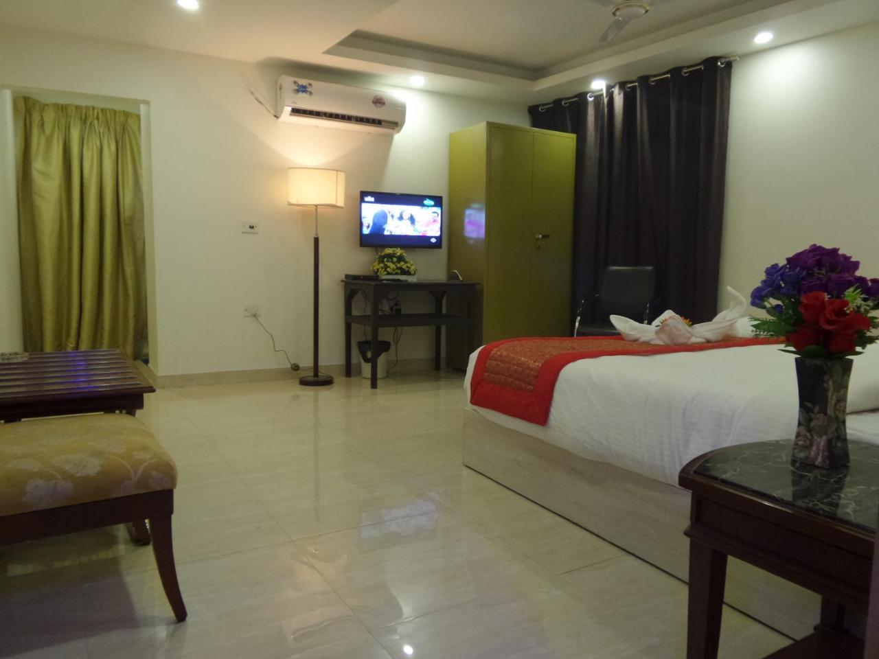 Hotel Wti Airport Grand Delhi Нью-Дели Экстерьер фото