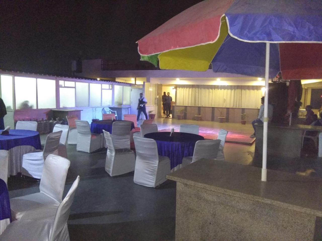 Hotel Wti Airport Grand Delhi Нью-Дели Экстерьер фото