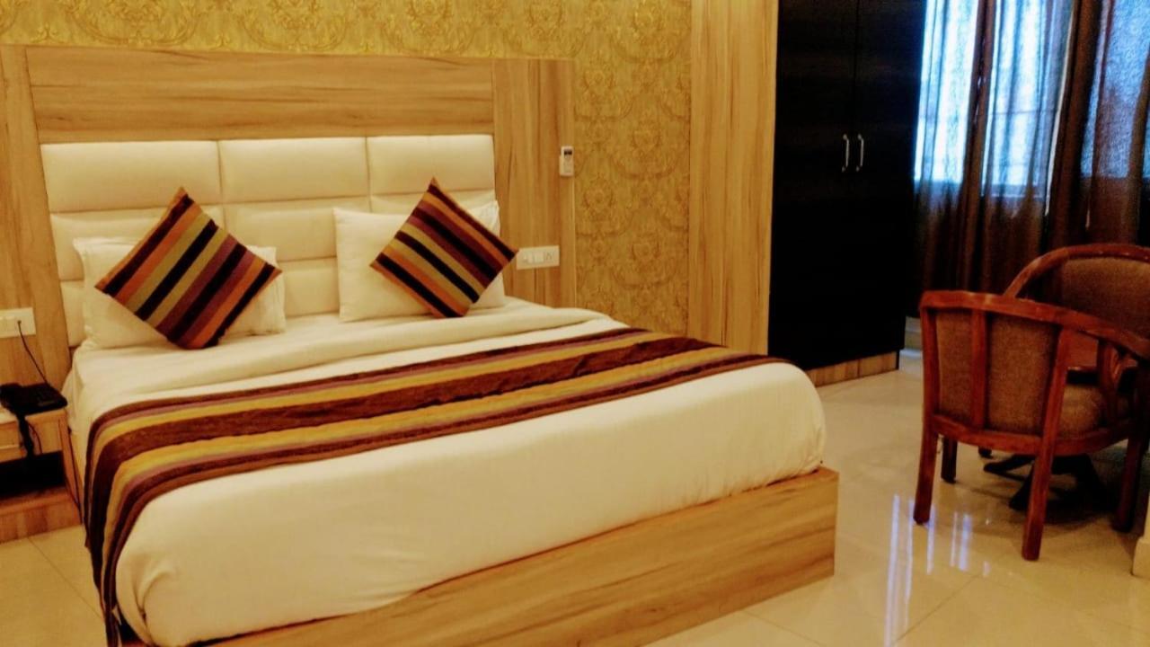 Hotel Wti Airport Grand Delhi Нью-Дели Экстерьер фото